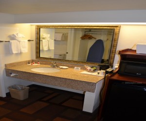 Days Inn & Suites Lodi - Granite Vanity in Full Bathroom