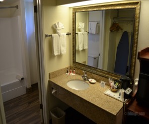 Days Inn & Suites Lodi - Vanity in Full Bathroom at Days Inn Lodi