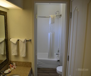 Days Inn & Suites Lodi - Full Bathroom at Days Inn Lodi