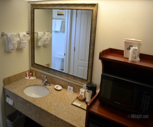 Days Inn & Suites Lodi - Vanity in Full Bathroom at Days Inn Lodi