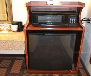 Days Inn & Suites Lodi - All Rooms Feature Fridge and Microwave