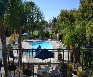 Days Inn & Suites Lodi - Patio Seating