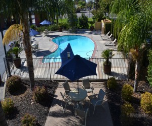 Days Inn & Suites Lodi - Patio Table