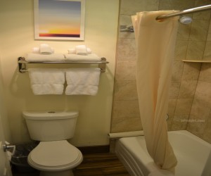 Days Inn & Suites Lodi - Full Bathroom with Bathtub and Shower