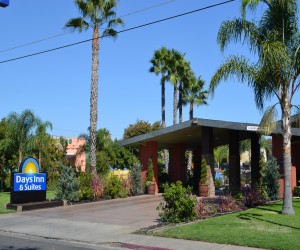 Days Inn & Suites Lodi Exterior - Days Inn & Suites Lodi Entry