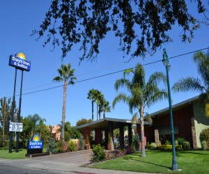 Days Inn & Suites Lodi Exterior - Days Inn & Suites Lodi Entry