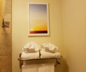 Days Inn & Suites Lodi - Guest Bathroom